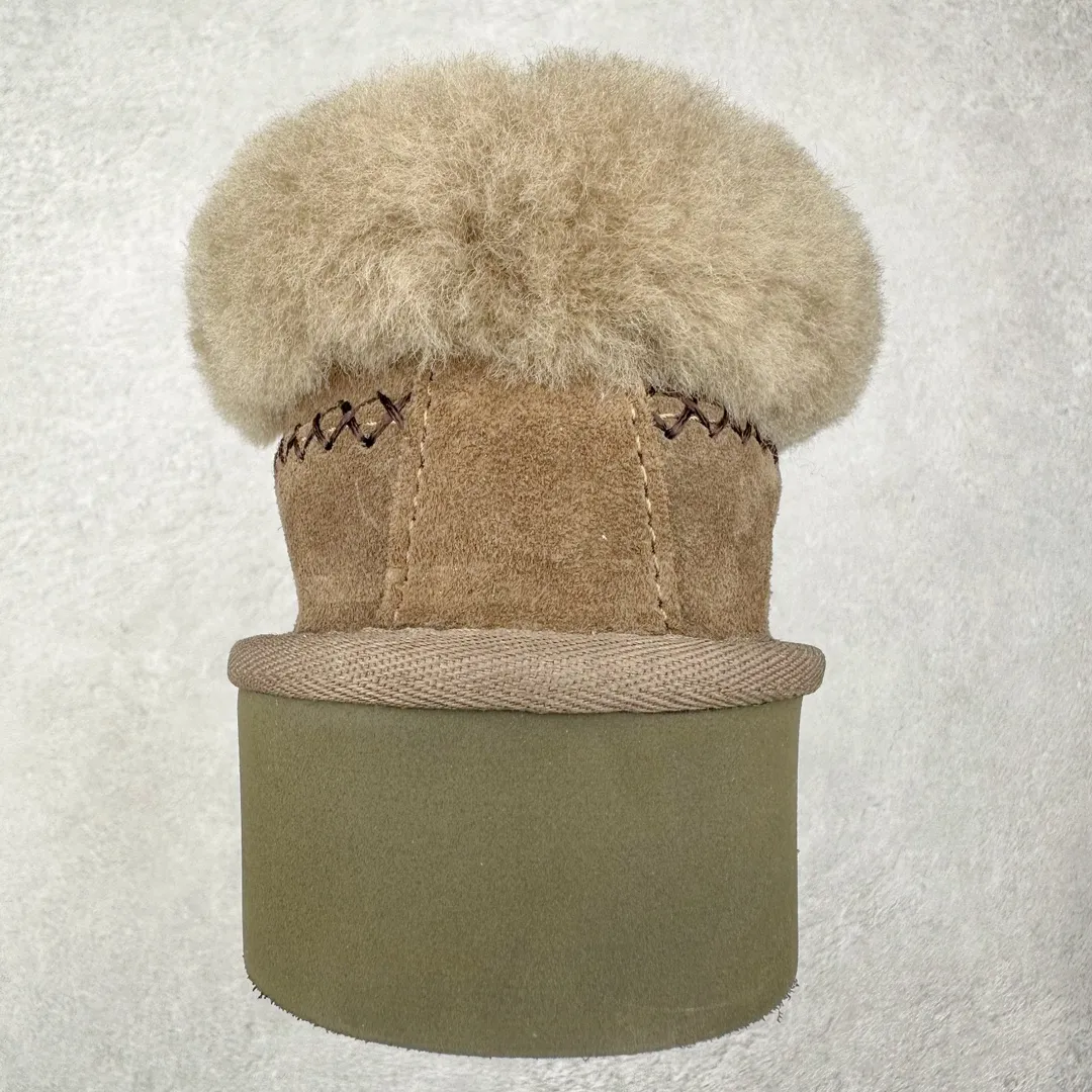 Pick up locally💰560 UGG 8258 Alpine shallow mouth autumn and winter sheep fur integrated snow boots. All shoes are made of ZP same factory. Longfeng A-grade Australian imported sheep fur integrated brand OEM production line. Fully follow the ZP process. Original pattern maker of the OEM. Adhering to the principle of no original shoes and no development selection. Pay attention to every detail. The most authentic version on the market TREADLITE "Light Wing" technology outsole Lightweight/durable/flexible/pile size: 35 36 37 38 39 40 Coding: by2936090